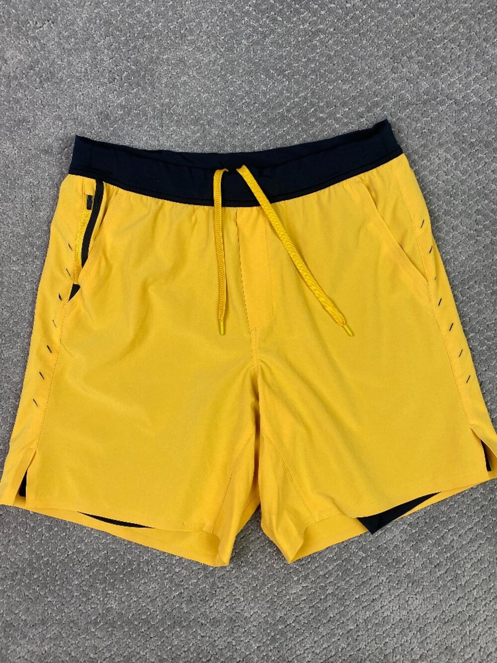 Ten Thousand Interval Shorts Mens Large Yellow Lined 7" Running Gym Athletic